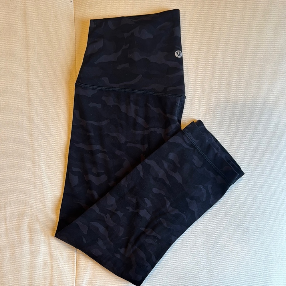 Lululemon cropped align| Black Camo Leggings